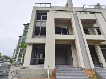 一拍 安徽省阜阳市颍泉区光华路539号东坡印庭13#住宅楼108室房产及地下室在建工程