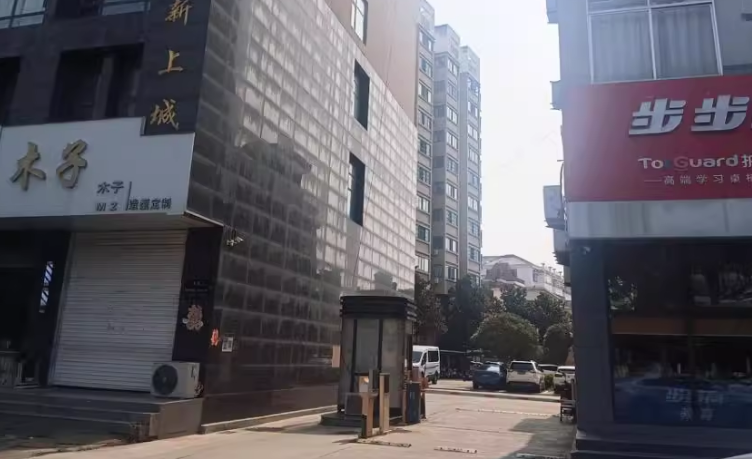 一拍 安徽省阜阳市界首市东升路261号新上城国际广场3#楼3-2-802不动产一处